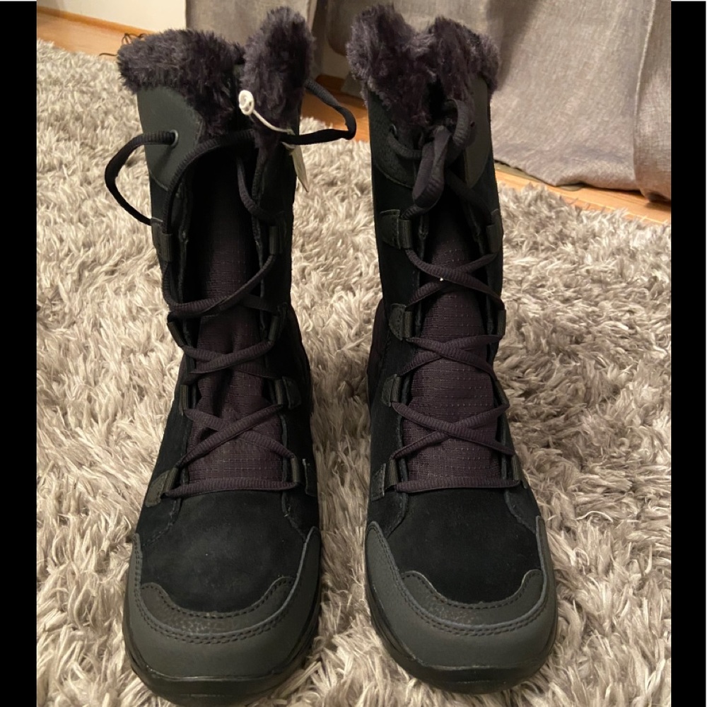 NEW columbia snow boots